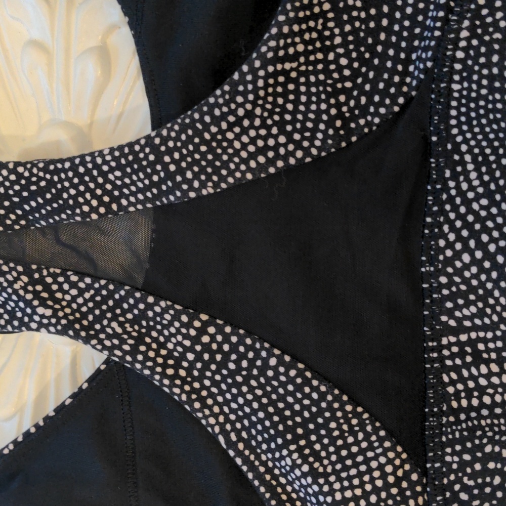 Lululemon Black and White Women's Sports Bra Small - Picture 9 of 10